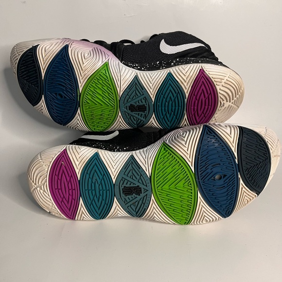 Nike Kyrie 5 Black Magic Basketball Shoes - Picture 8 of 13